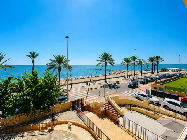 Exclusivo apartamento frontal al mar en primera línea La Cur - foto 4