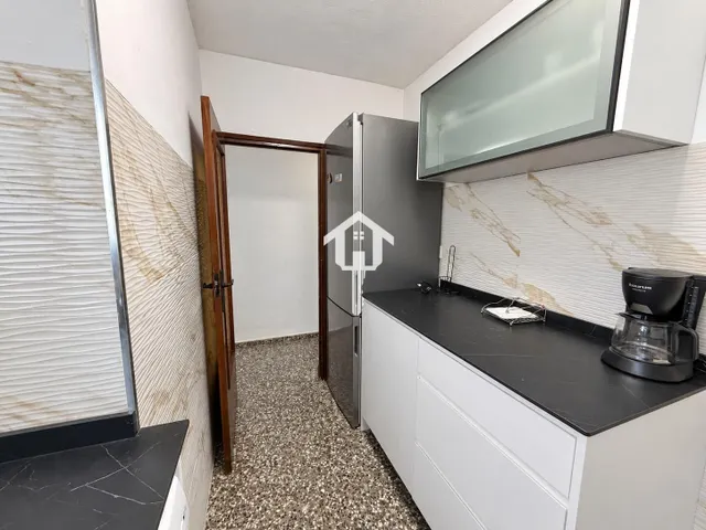 Ático en exclusiva totalmente reformado de 56 m2 con terraza en zona benalúa de Alicante: edificio con ascensor — 27