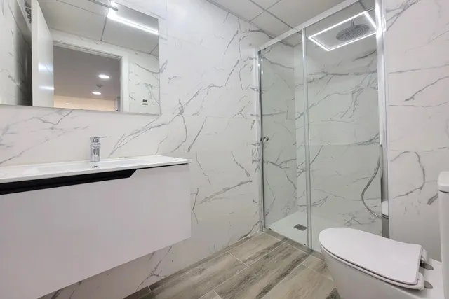 Apartamento moderno (desde 2024 - 148 m2 - 1.ª planta) en Alegria XVIII con piscina interior, sauna y gimnasio, en pleno centro de la ciudad, ¡a tan solo 300 m de Piscinas Naturales/Playa del Cura! — 12