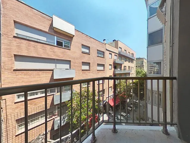 GRANDE PISO CALLE VALENCIA — 16