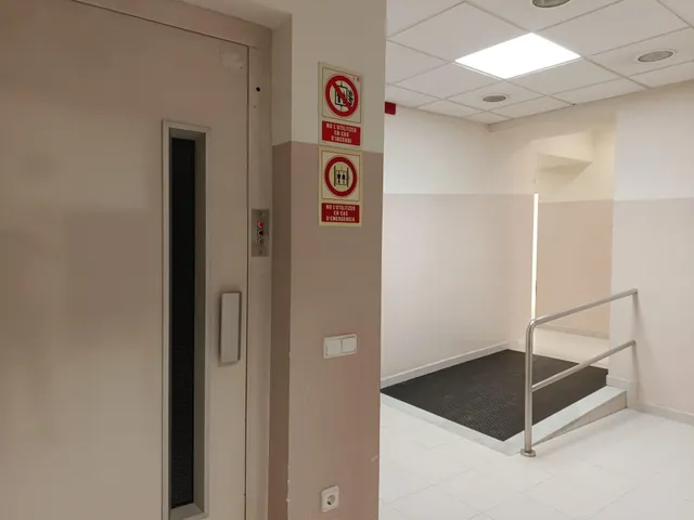 Local de grandes dimensiones en la Plaça Major de Manresa — 16