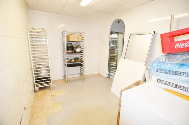 Urbis te ofrece un local comercial en venta en zona Centro, Salamanca. — 47