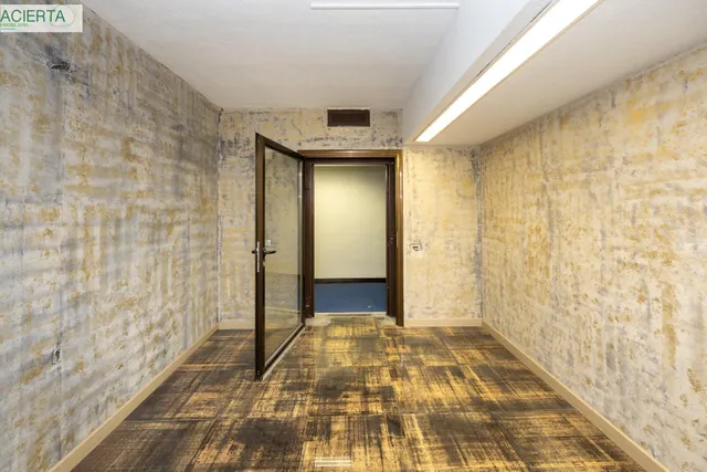 Local comercial con casi 1000 m2 en plena Gran via de Granada. Oportunidad única y exclusiva — 23