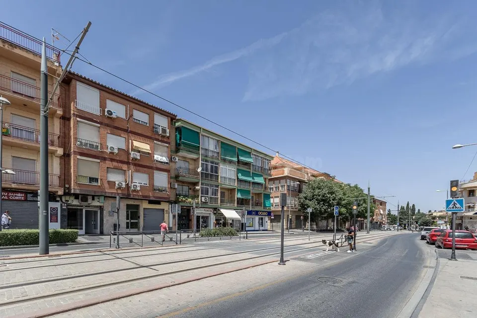 Local comercial en venta en la mejor zona de paso de Maracena