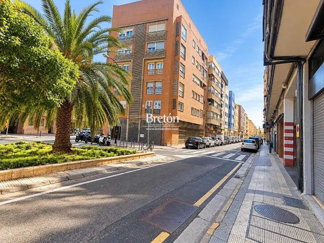 Interesante piso con plaza de garaje y trastero junto a Avenida Goya. — 2