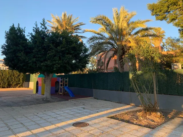 Chalet en Alquiler en Elche, zona Alzabares. — 29