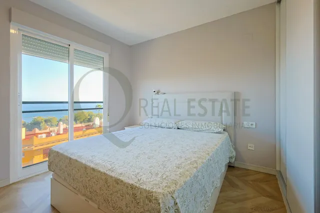 Ático con vistas al mar y solárium privado de 76 m2 en Coveta Fumá. — 21