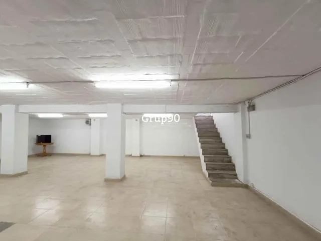 Local comercial a pie de calle de 240m2 en Zona Instituts — 31
