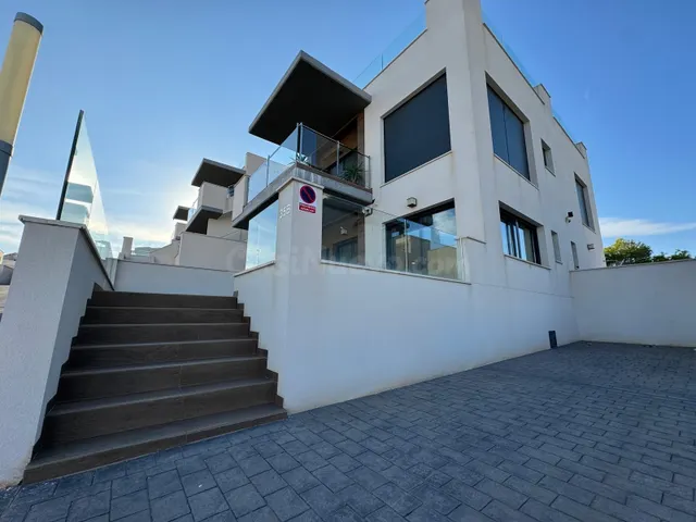 BUNGALOW PLANTA CON PARCELA DE 380 M2 Y PISCINA PRIVADA. PAR - foto 5