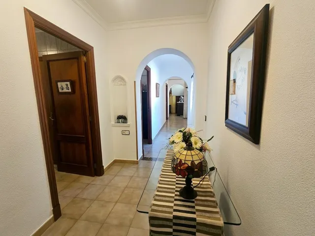 Exceptional Detached Corner Villa with Swimming Pool and Prime Location — 32