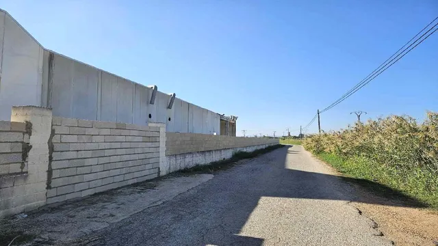 Se vende suelo industrial con nave — 16