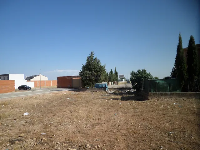 *SOLAR en ESQUINA, con 552 m2, en el POLÍGONO 20, por solo 8 - foto 3