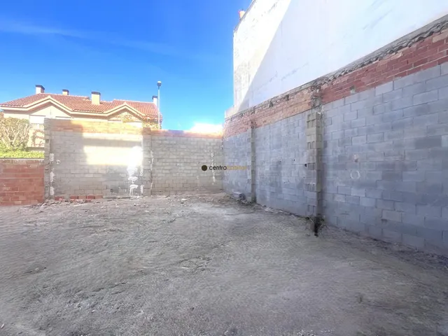 SOLAR URBANIZABLE ZONA CLUB DE CAMPO — 4