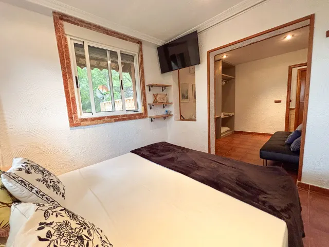 Villa de 6 dormitorios y 4 baños en Jacarilla (Alicante) — 35