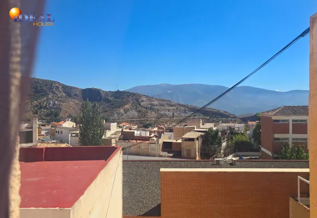 CASA CON GARAJE EN EL CENTRO DE LANJARÓN — 12