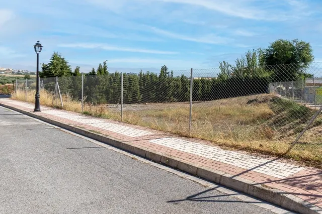 OPORTUNIDAD DE PARCELA DE USO INDUSTRIAL — 49