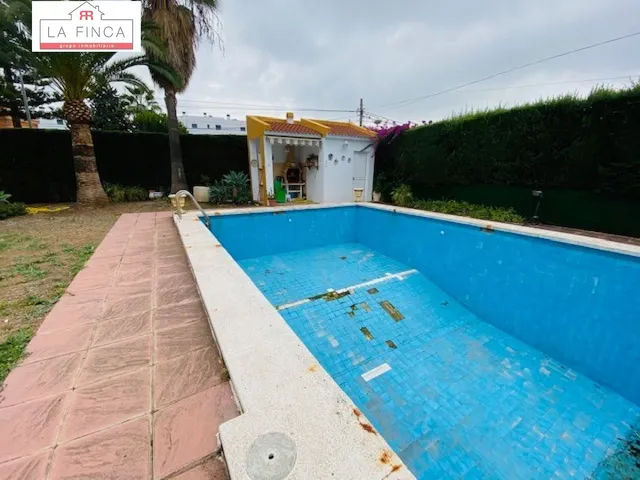 Gran Casa Independiente con piscina y zonas ajardinadas. — 5