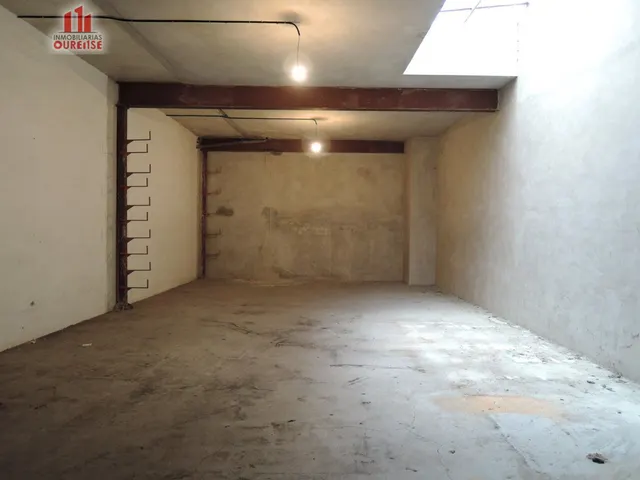 SE VENDE O ALQUILA LOCAL COMERCIAL EN O COUTO. — 6