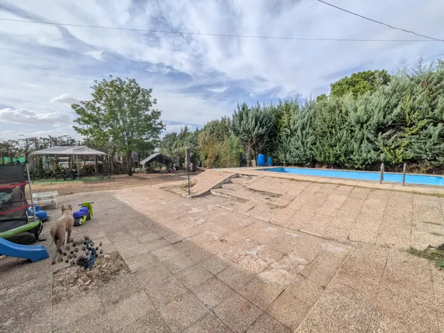 CHALET CON PISCINA EN URBANIZACIÓN — 45