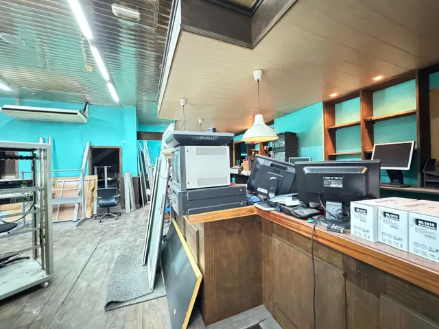 LOCAL COMERCIAL ZONA PLAZA DEL CABALLO — 31
