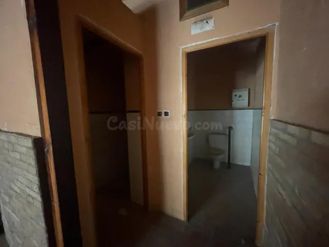 ¡Local en venta en pleno corazón del Zaidín! — 4
