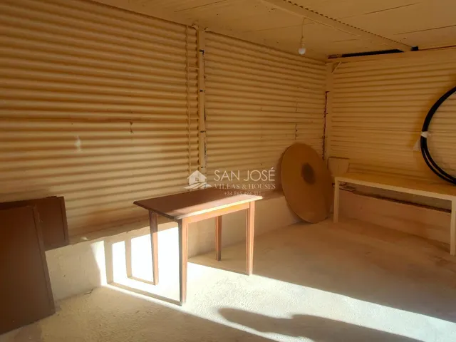 SE VENDE CHALET CON PISCINA EN MUY BUEN ESTADO EN ASPE ZONA DE UCHEL — 46