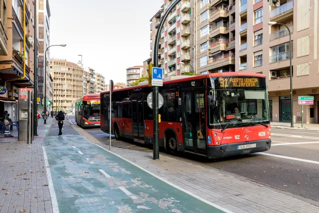 PRECIOSO PISO EN PASEO MARIA AGUSTIN — 36