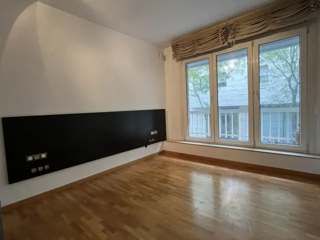 PISO MUY AMPLIO Y TRANQUILO EN SARRIA — 15