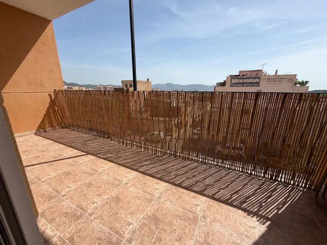 Piso amplio y muy luminoso con ascensor y comunidad incluidos – 800 €/mes (posibilidad de plaza de garaje en el mismo edificio por 50€ mas al mes) — 6