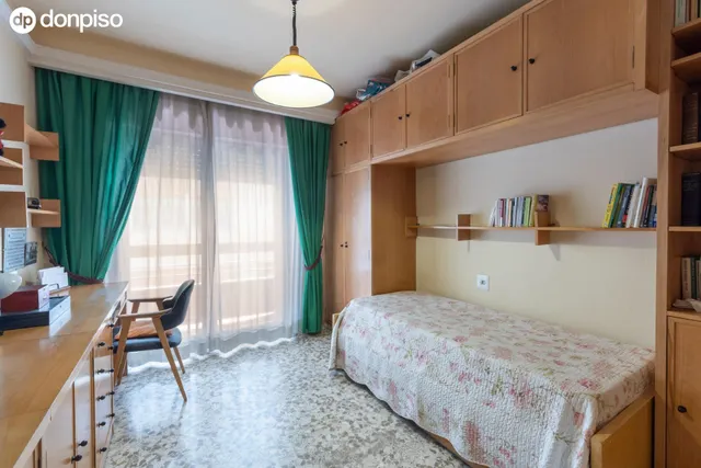 Amplia vivienda en pleno centro de Granada — 25