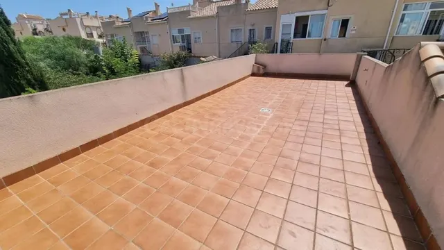 Villa 3 habitaciones 80m² en venta - Urbanizaciones — 4