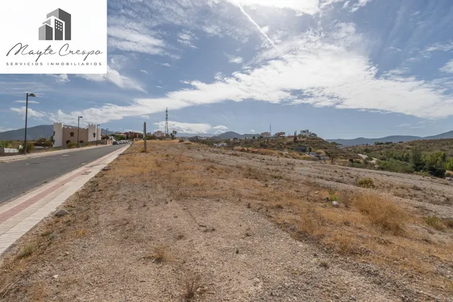 Terreno urbano de 750 m2 en Altos de La Zubia. Parcela 17, manzana M — 37