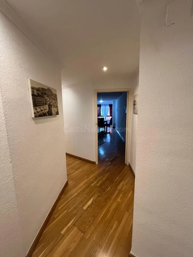 Amplia vivienda junto a la estación de Renfe. — 2