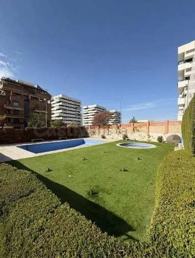 * * SE ALQUILA PISO EN AVENIDA GARCIA LORCA , BARRIO DE LOS 