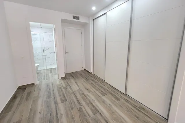 Apartamento moderno (desde 2024 - 148 m2 - 1.ª planta) en Alegria XVIII con piscina interior, sauna y gimnasio, en pleno centro de la ciudad, ¡a tan solo 300 m de Piscinas Naturales/Playa del Cura! — 17