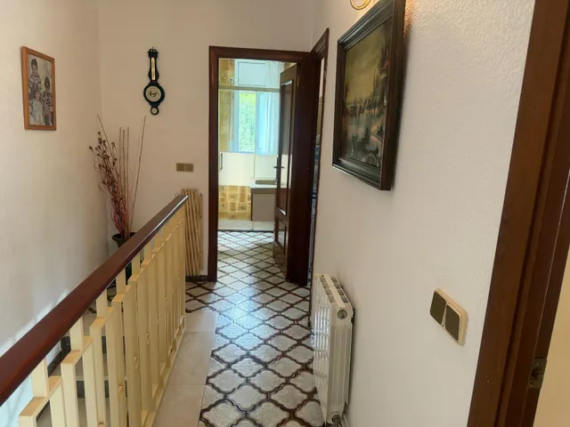 VIVIENDA ADOSADA DE 3 PLANTAS CON GARAJE , 4 habitaciones , AMPLIAS TERRAZAS EN SEGUR DE CALAFELL. — 26