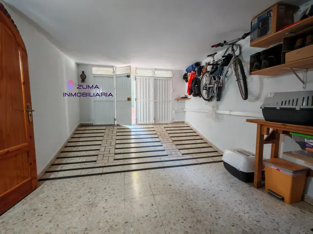 Amplia Propiedad Pareada en Churriana, Málaga. — 40