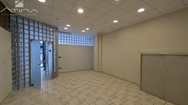 Local comercial en excelente estado en la zona del Antiguo Hospital de Gandia — 4