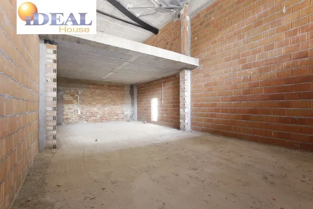 Oportunidad de inversión en local comercial al lado de Constitución. — 23