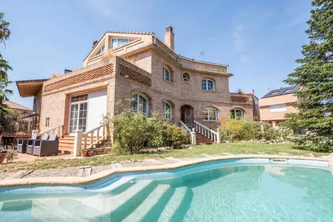 Exclusivo chalet en Montecanal con piscina privada y ascensor