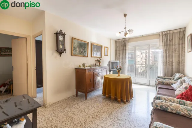 Piso con terraza y gran potencial junto a Camino de Ronda — 3