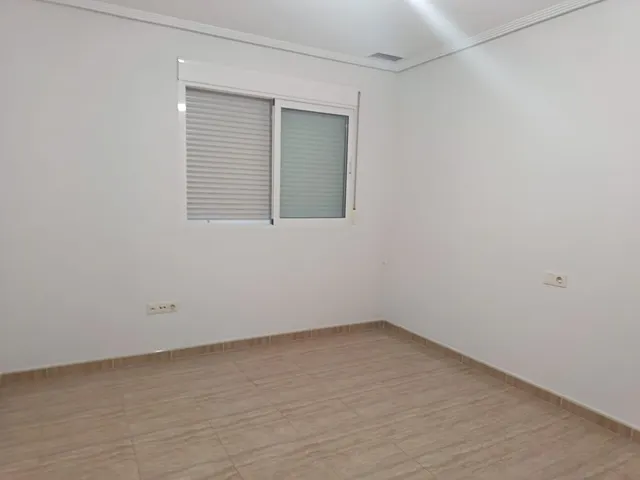 Se vende piso para entrar a vivir a 20 minutos de Alicante, con todos los servicios a mano, ascensor, plaza de garaje y trastero — 18