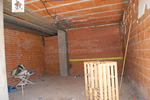ALQUILER LOCAL COMERCIAL EN ESQUINA EN FASE II - foto 4
