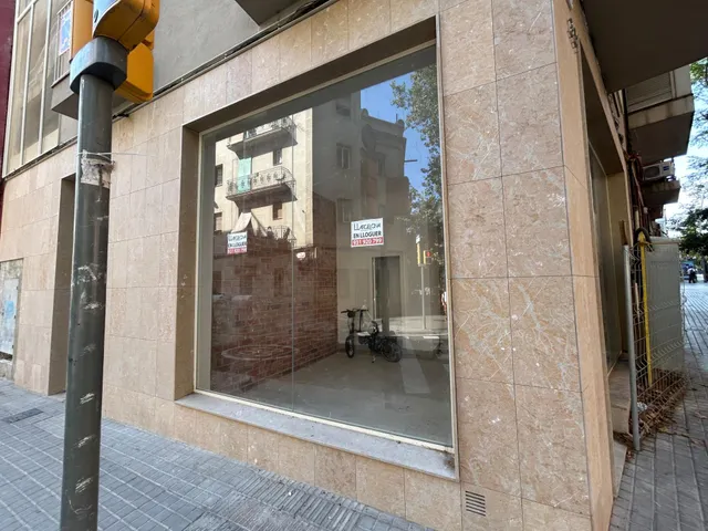 LOCAL COMERCIAL DE OBRA NUEVA A ESTRENAR EN PLENA CALLE NAVAS DE TOLOSA, ESQUINA CON BESALÚ — 7