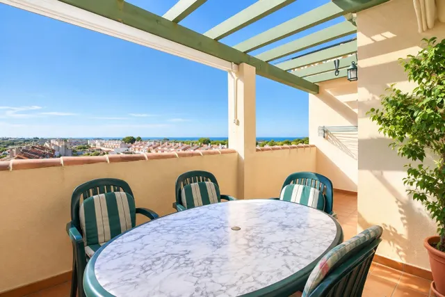 Ático de 3 dormitorios con terraza y vistas al mar, a escaso - foto 3