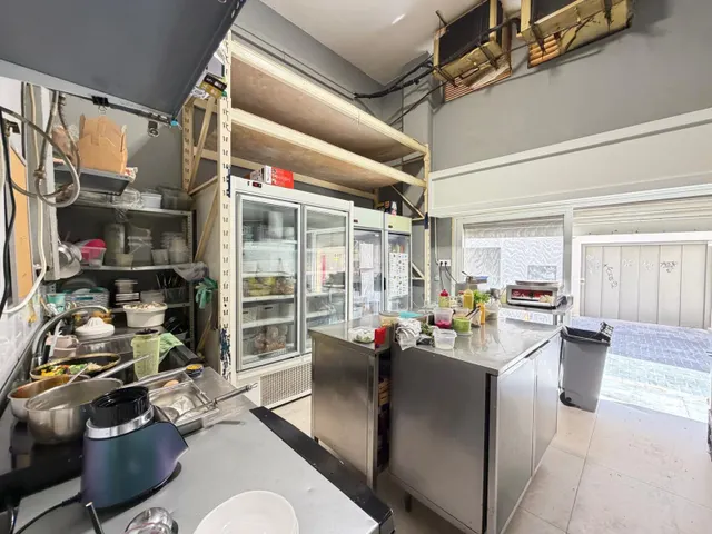 TRASPASO DE CAFETERÍA DE ÉXITO EN EL CENTRO DE TORREVIEJA — 19