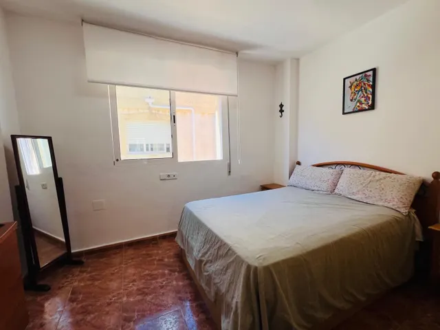 Chalet adosado de 3 dormitorios con garaje y piscina comunitaria en Playa Flamenca — 11