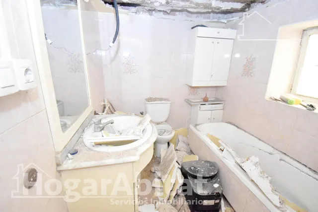 CASA MUY AMPLIA PARA REFORMAR, CON TERRAZA Y TRASTERO — 32