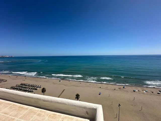 1ª Línea Playa Fuengirola - Super Atico 2 Dormitorios, Vistas al mar y Piscina, Gran Terraza, Sauna — 28