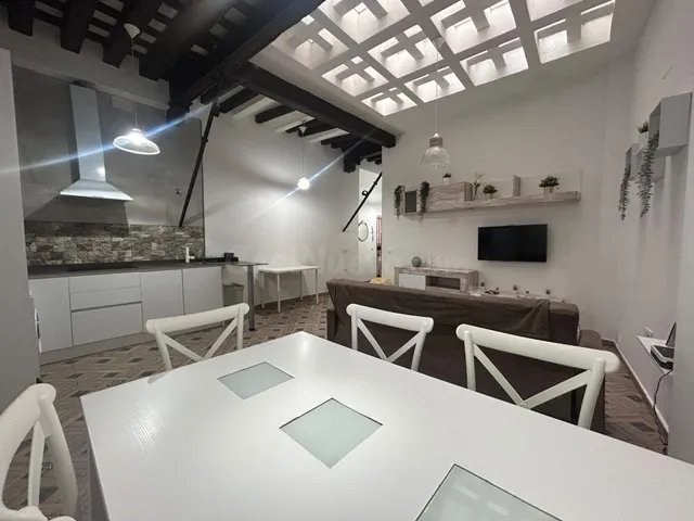 ¡Reforma de diseño con carácter y encanto junto a la Plaza d - foto 4